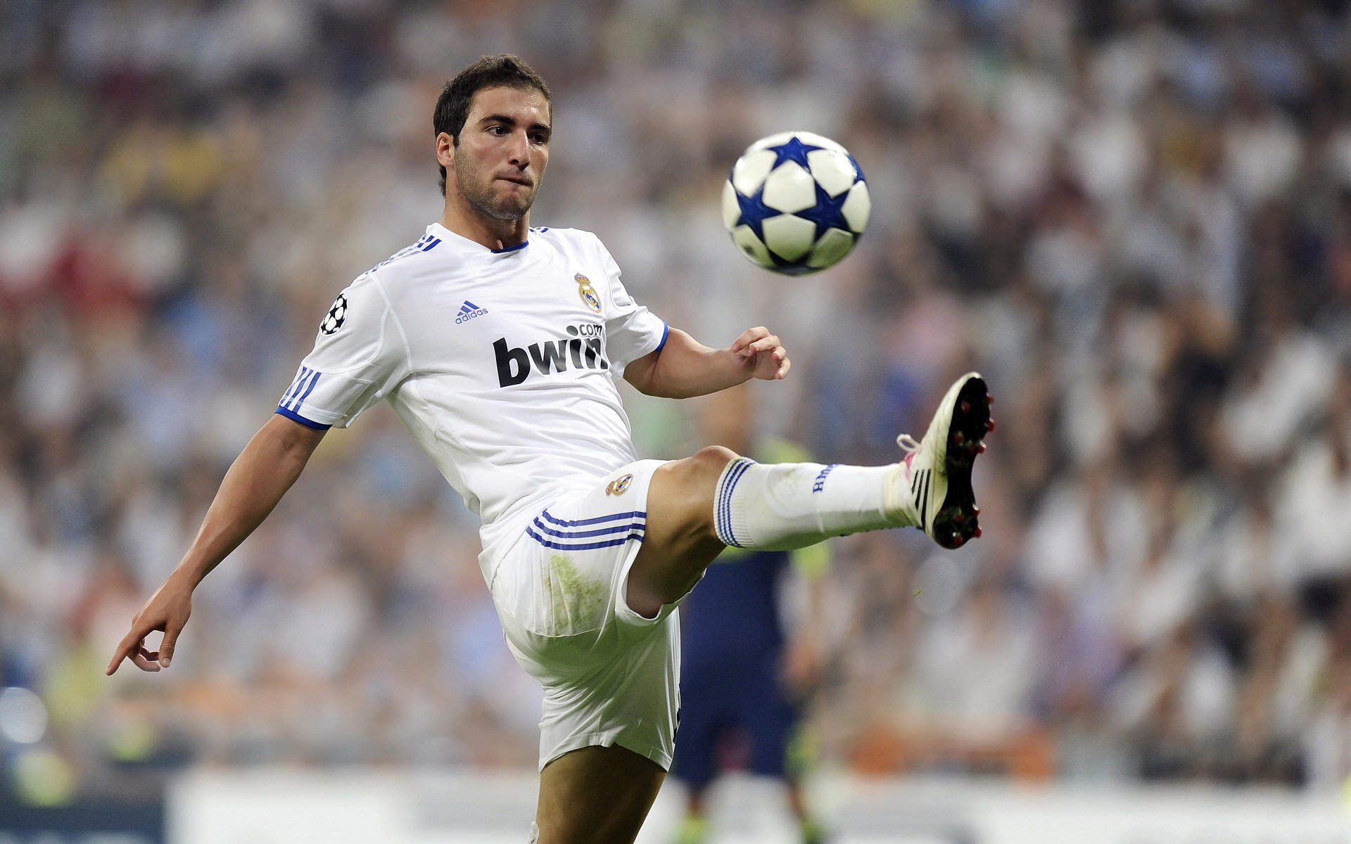 _突破极限：运动员异乎寻常的表现震撼全场_，突破极限人物原型