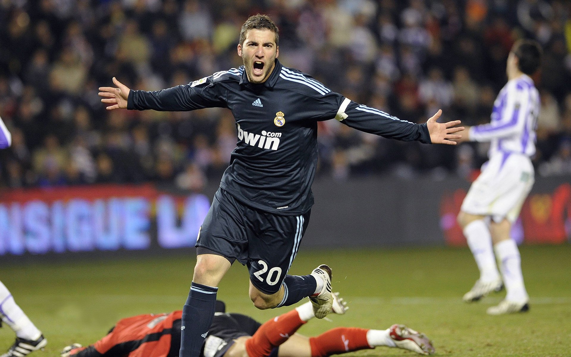 “年度最佳比赛：激战数小时，完美诠释职业精神”，激战打的是什么比赛