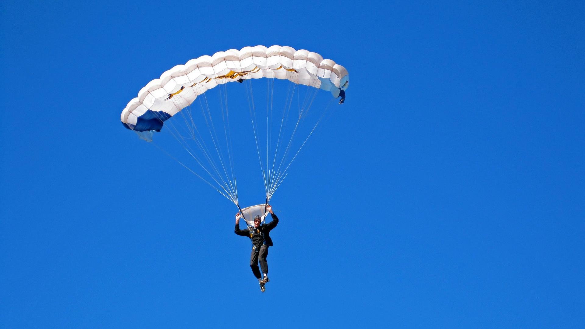 爱游戏在线登录入口-《电竞是如何成为新一代年轻人的精神寄托的》，电竞如何发展